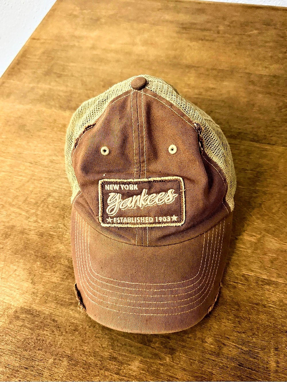 New York Yankees Brown & Green Mesh Trucker Hat